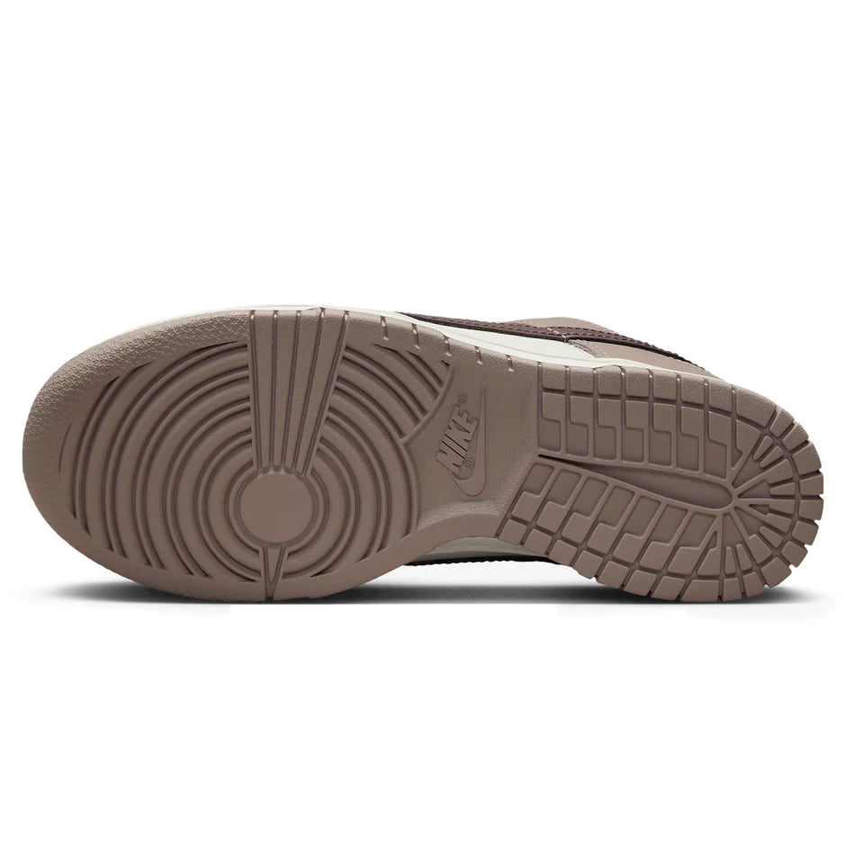 nike dunk low diffused taupe brown womens sole